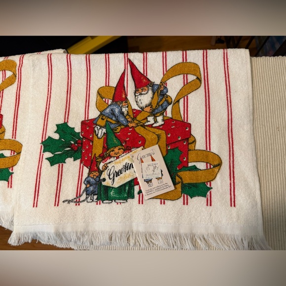Set of 2 Vintage 1979 Gnomes Christmas Towels w/ Tags – Holiday Collectible - Picture 1 of 11